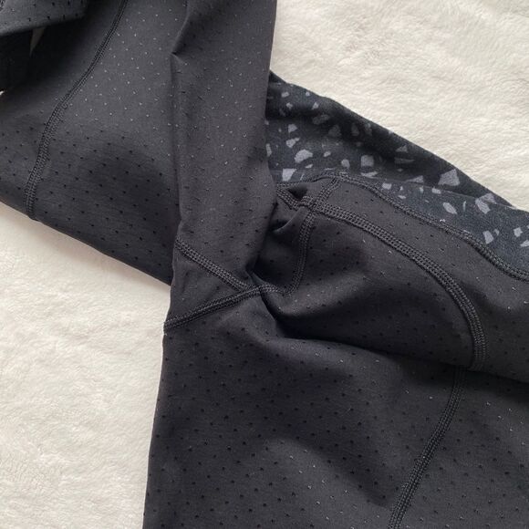 Lululemon Gather & Crow Crop II - Picture 13 of 15